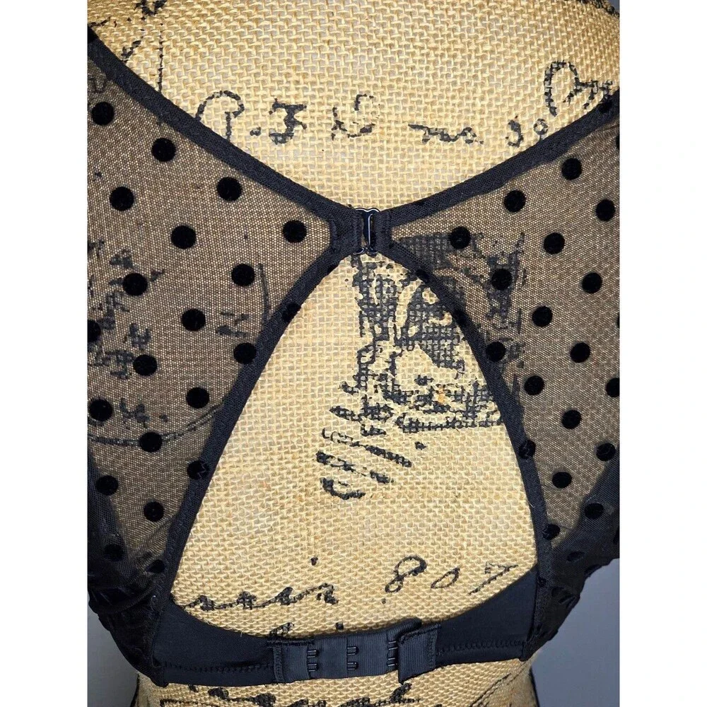 Victoria’s Secret Open-Back Plunge Bra Size 36DD